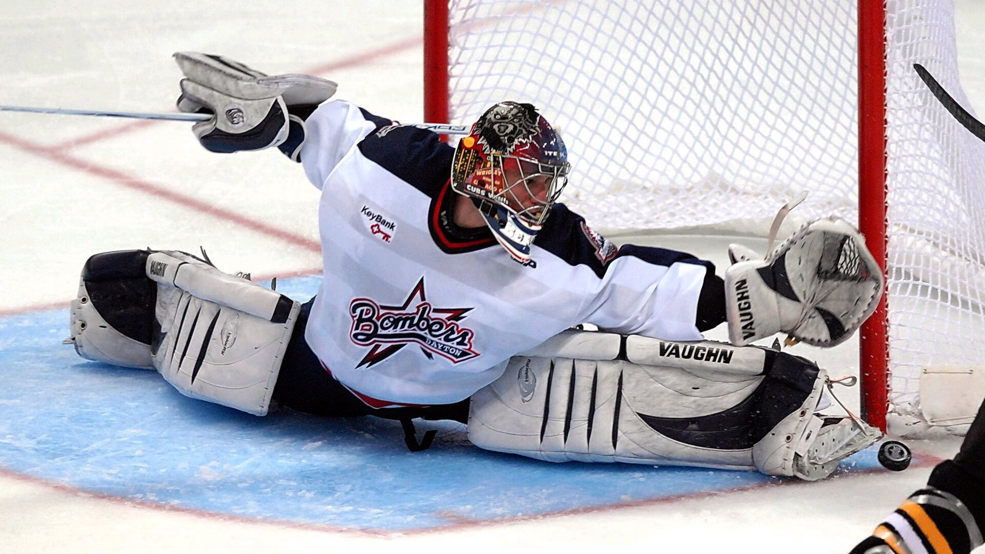 “马科斯·梅特罗的防守技术与速度，为美洲狮队提供全方位保障”